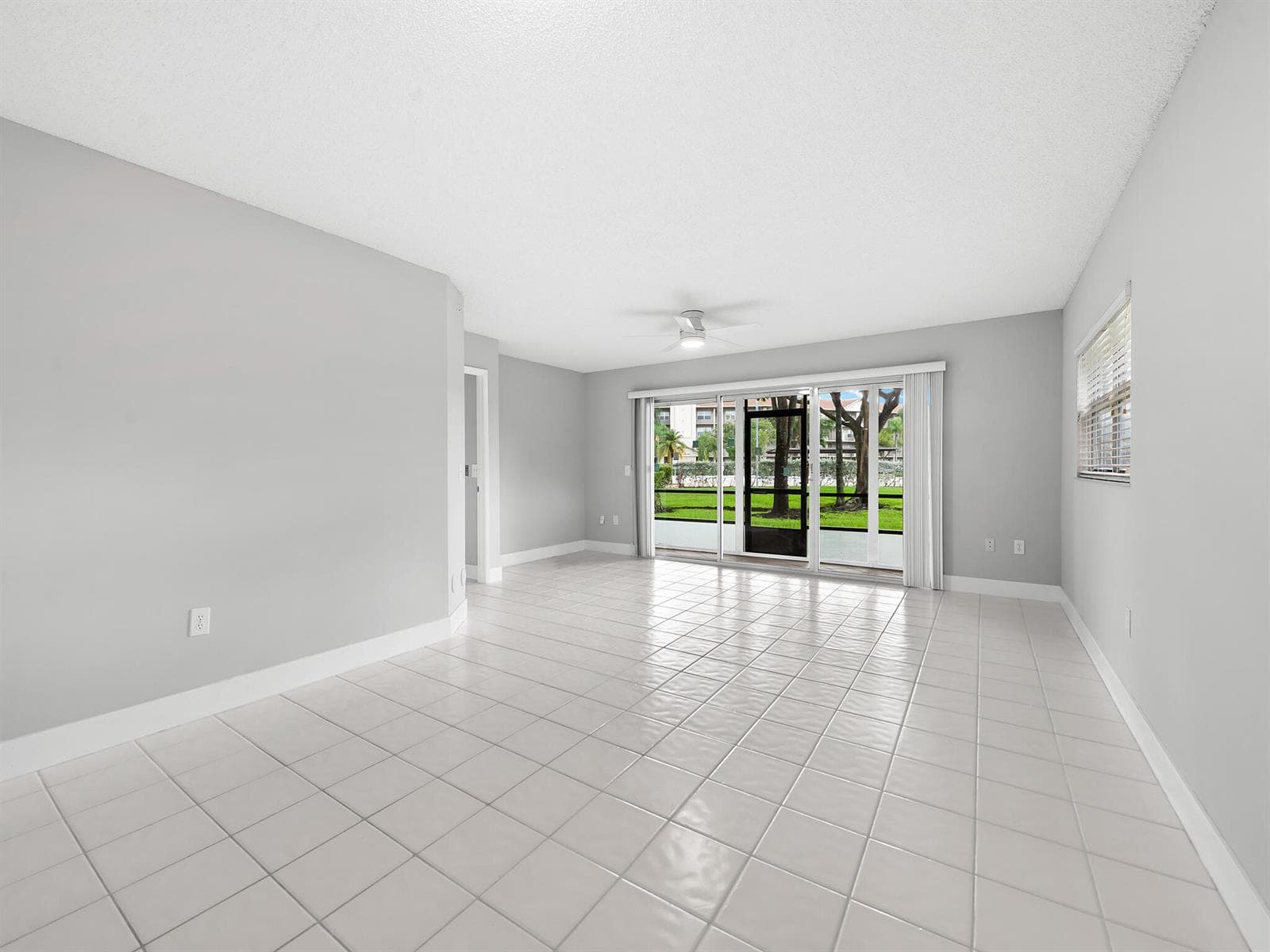 550 SW 137 Avenue # L114, Pembroke Pines, FL 33027