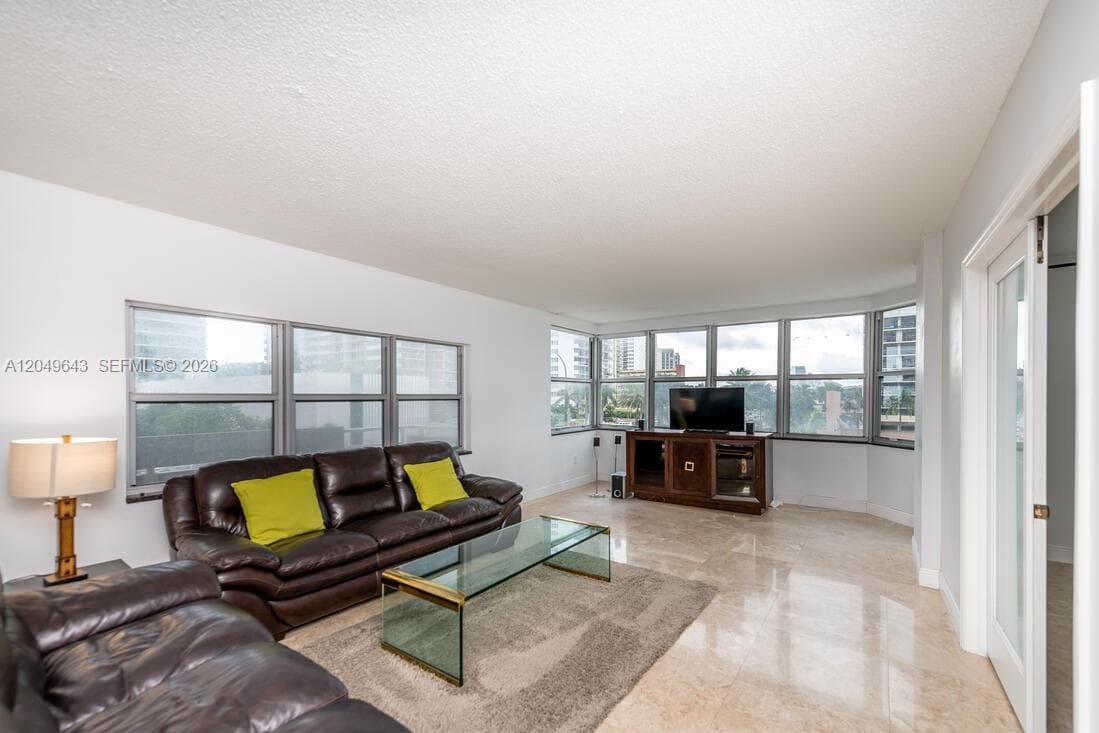 1985 S Ocean Dr # 2Q, Hallandale Beach, FL 33009
