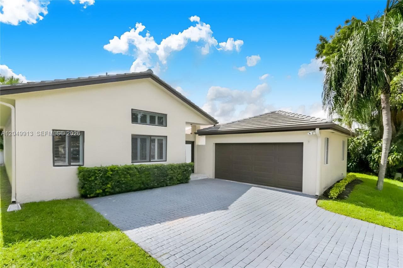 15241 NW 89th Ave, Miami Lakes, FL 33018