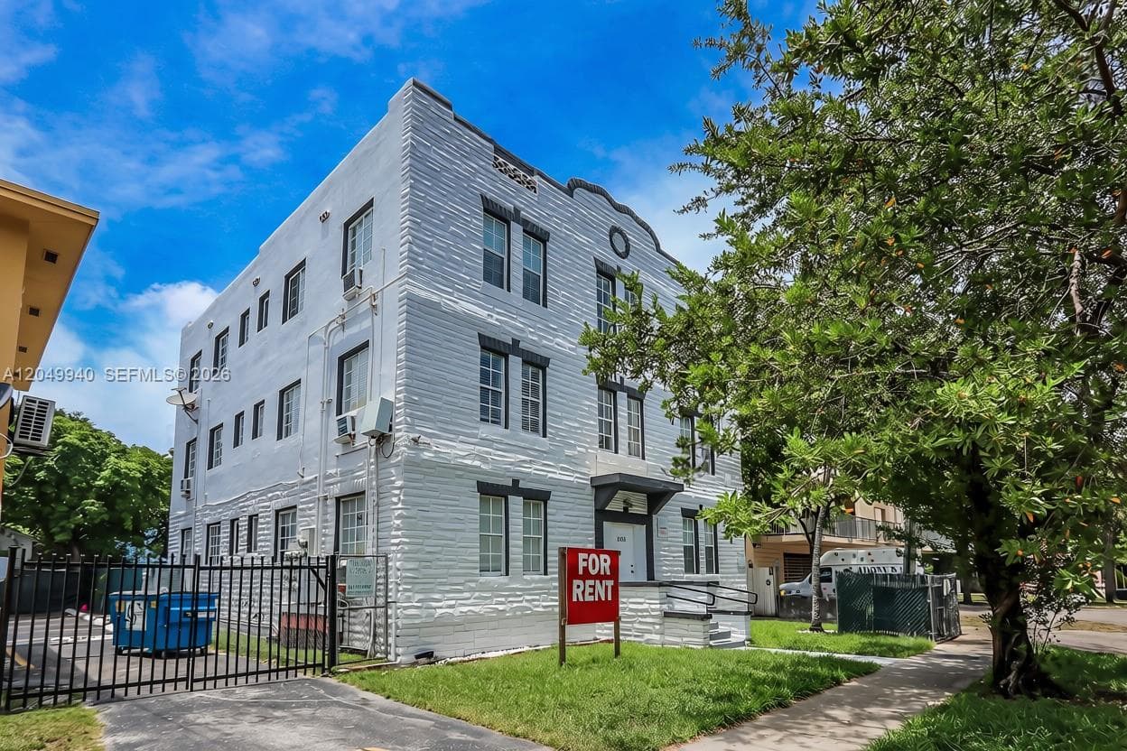 1563 SW 2nd St, Miami, FL 33135