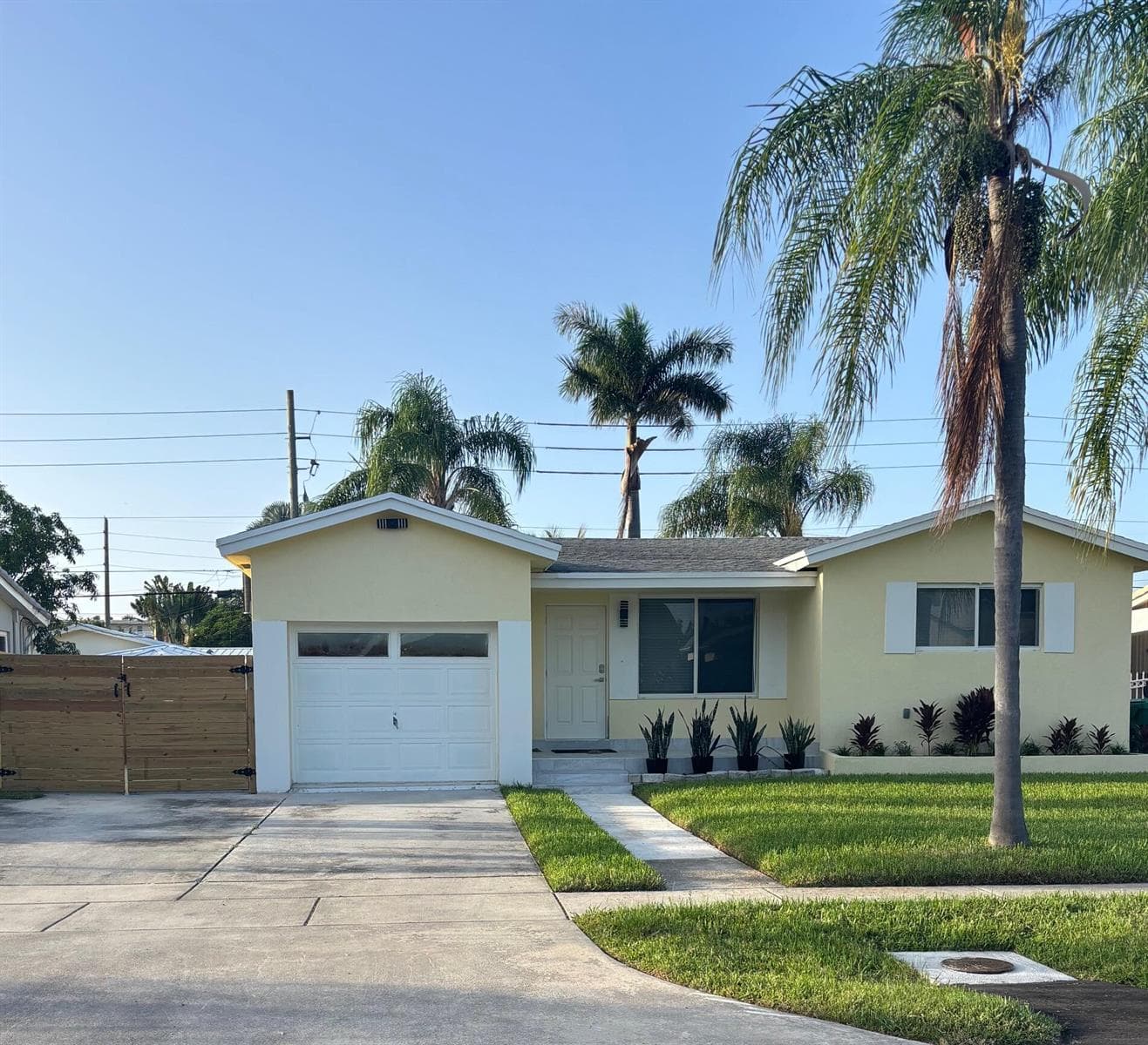 325 SE 3rd Place, Dania Beach, FL 33004