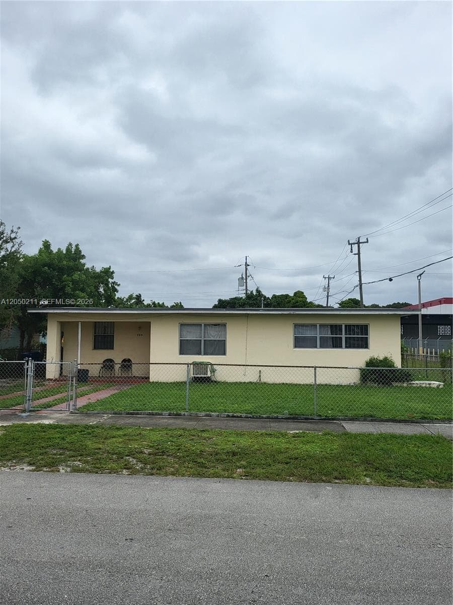 755 NW 84th St, Miami, FL 33150