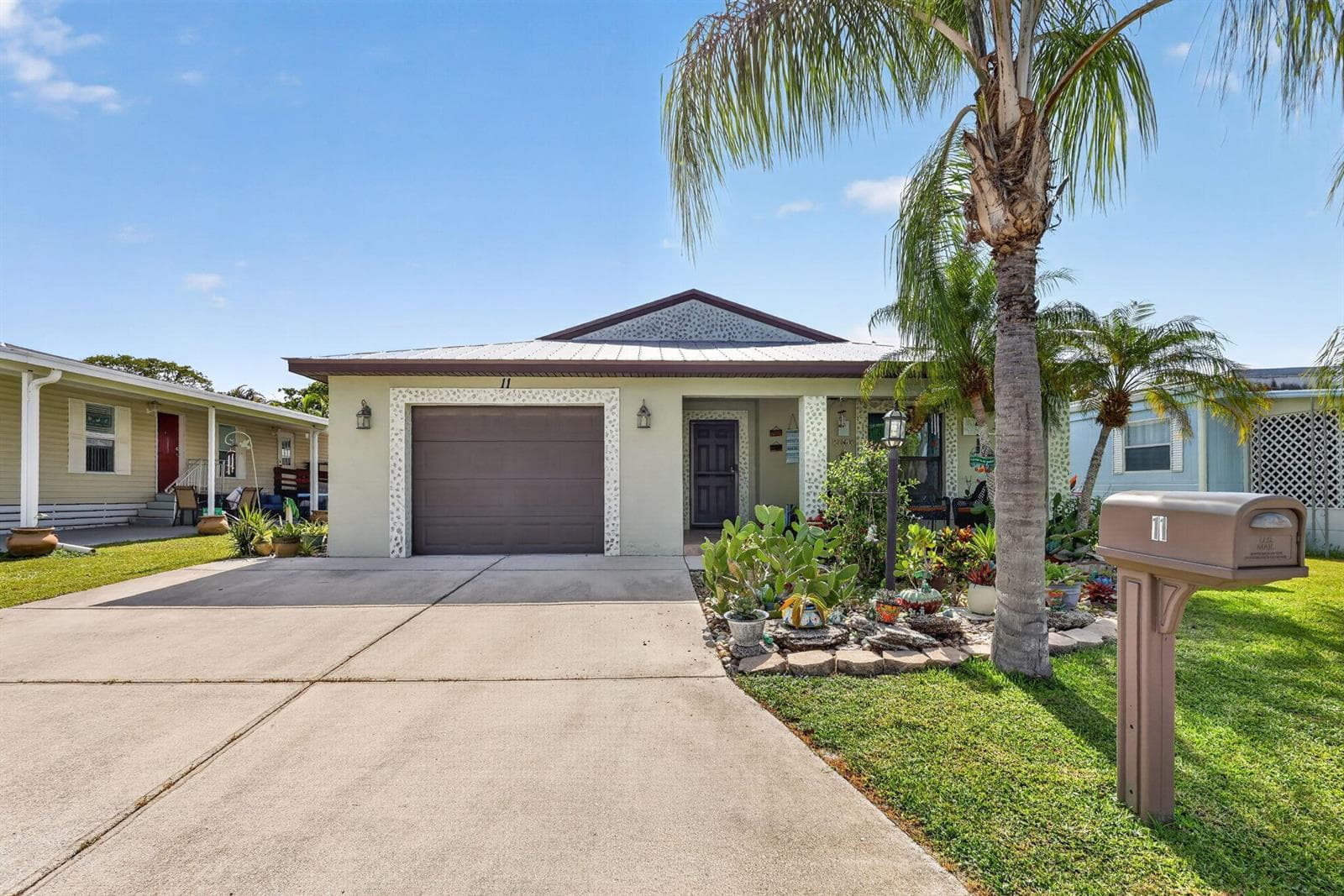 11 SE Flamenco Way, Port St. Lucie, FL 34952