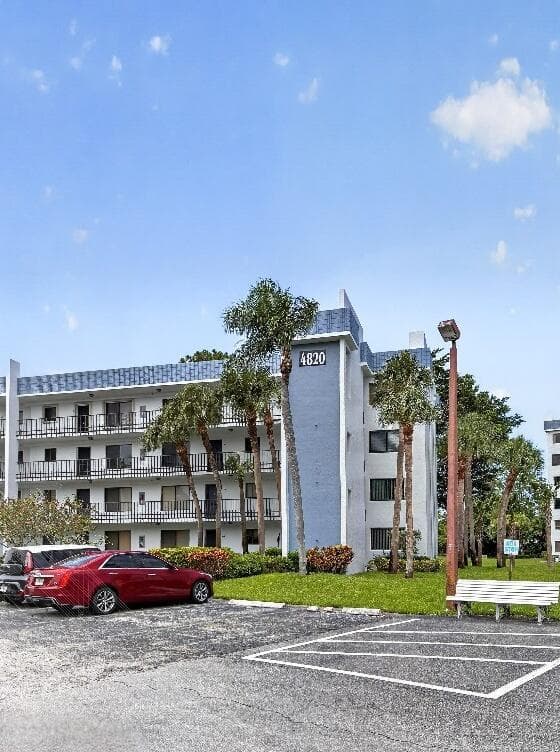 4820 Lucerne Lakes Boulevard W # 402, Lake Worth, FL 33467