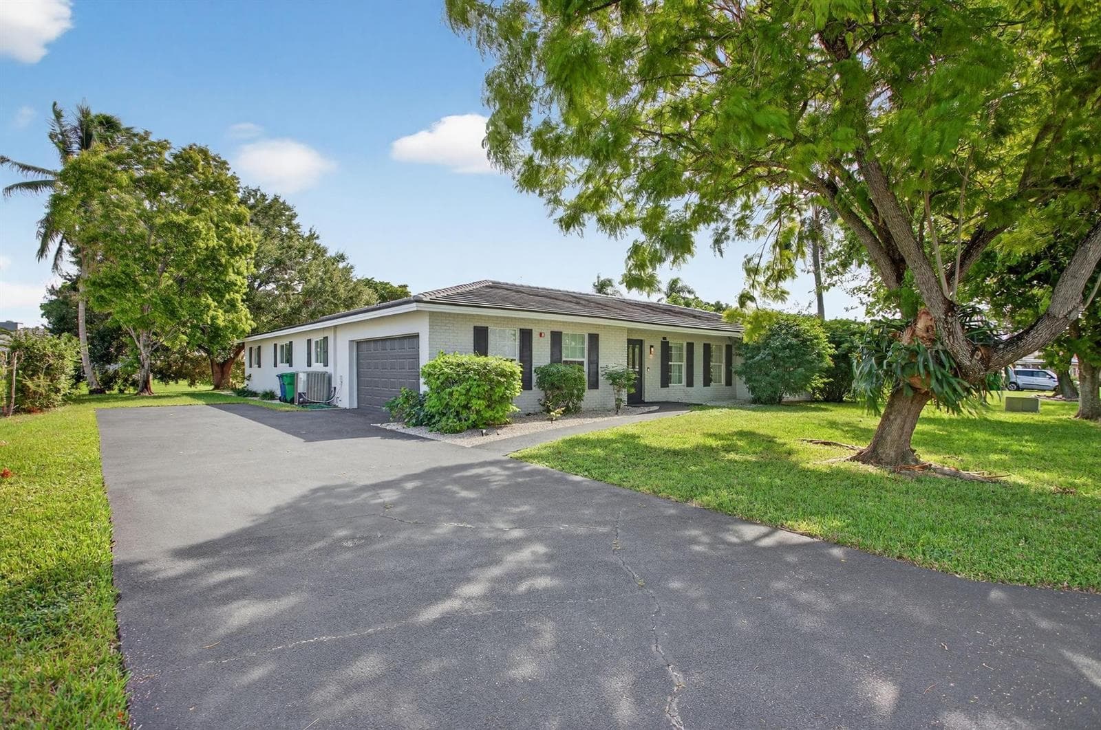 2421 NW 114th Avenue, Coral Springs, FL 33065