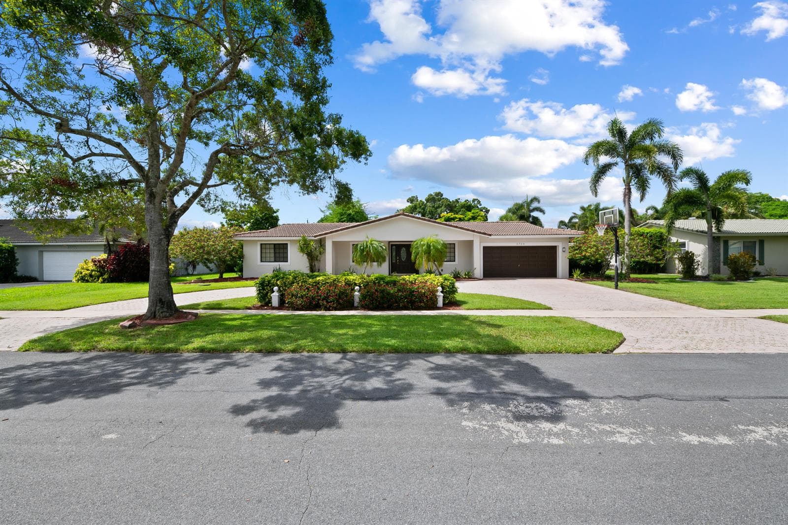 5720 SW 7th Street, Plantation, FL 33317