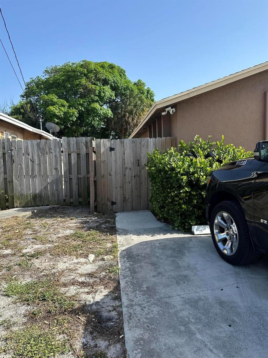 641 W 9th Street # 1, Riviera Beach, FL 33404