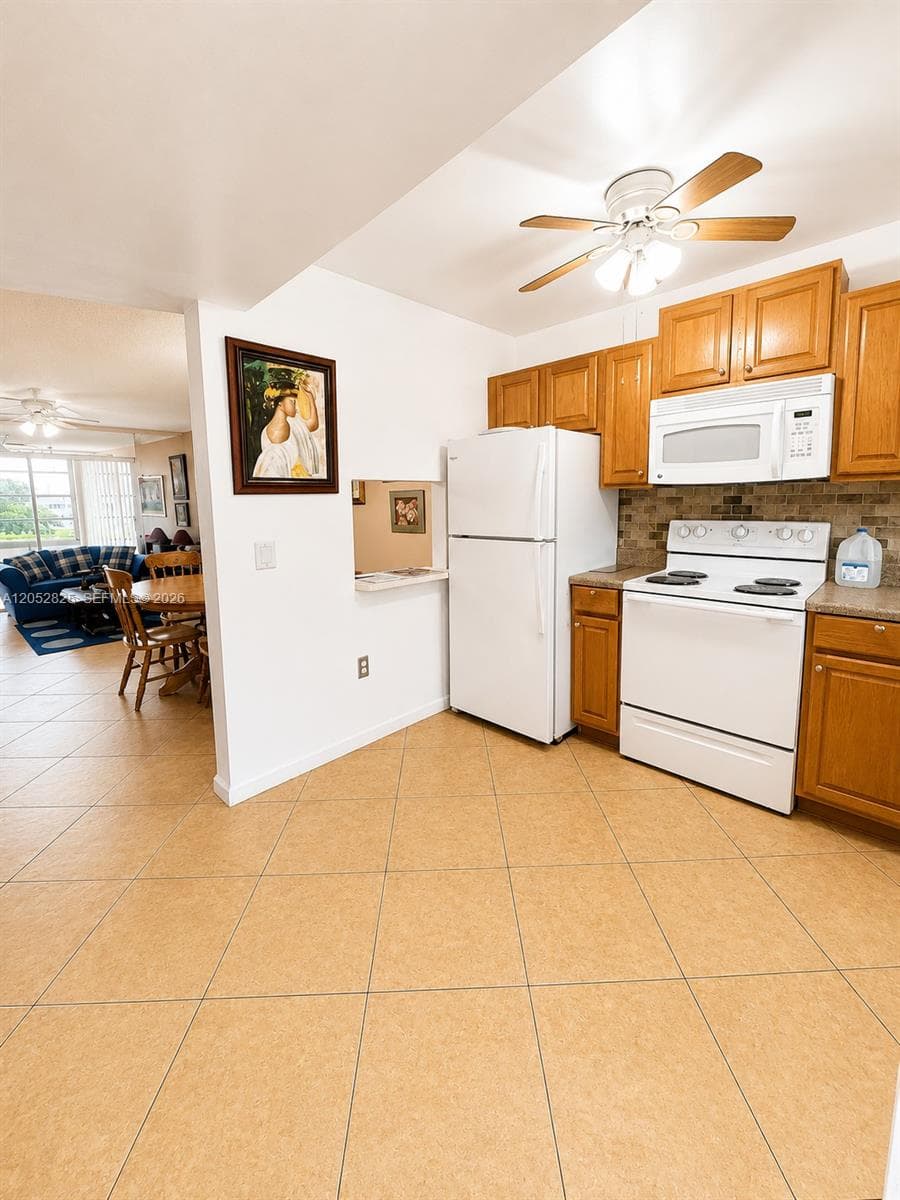 8220 Sunrise Lakes Blvd # 309, Sunrise, FL 33322