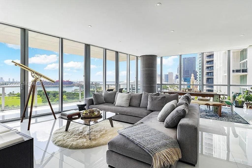 1100 Biscayne Blvd # 1501, Miami, FL 33132