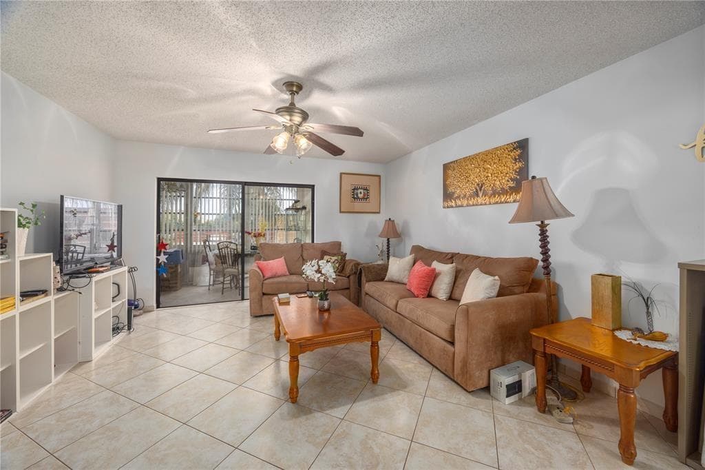 3990 NW 42nd Avenue # 311, Lauderdale Lakes, FL 33319