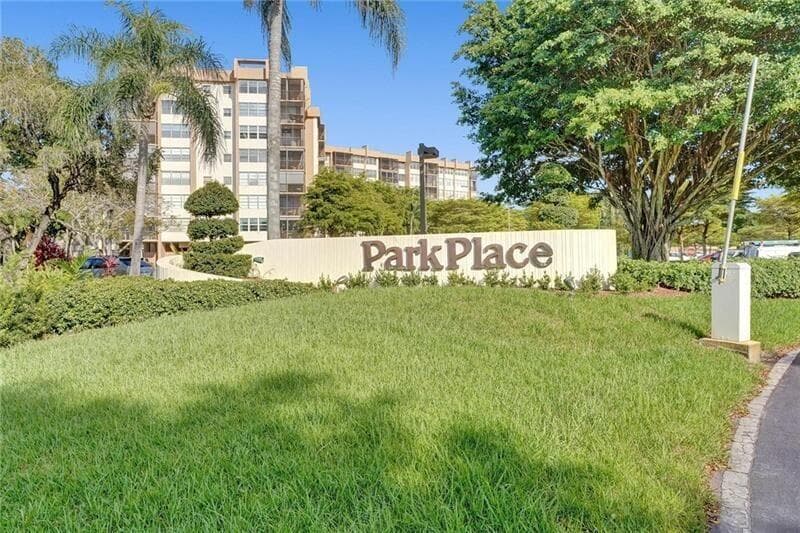 1300 SAINT CHARLES Place # 706, Pembroke Pines, FL 33026