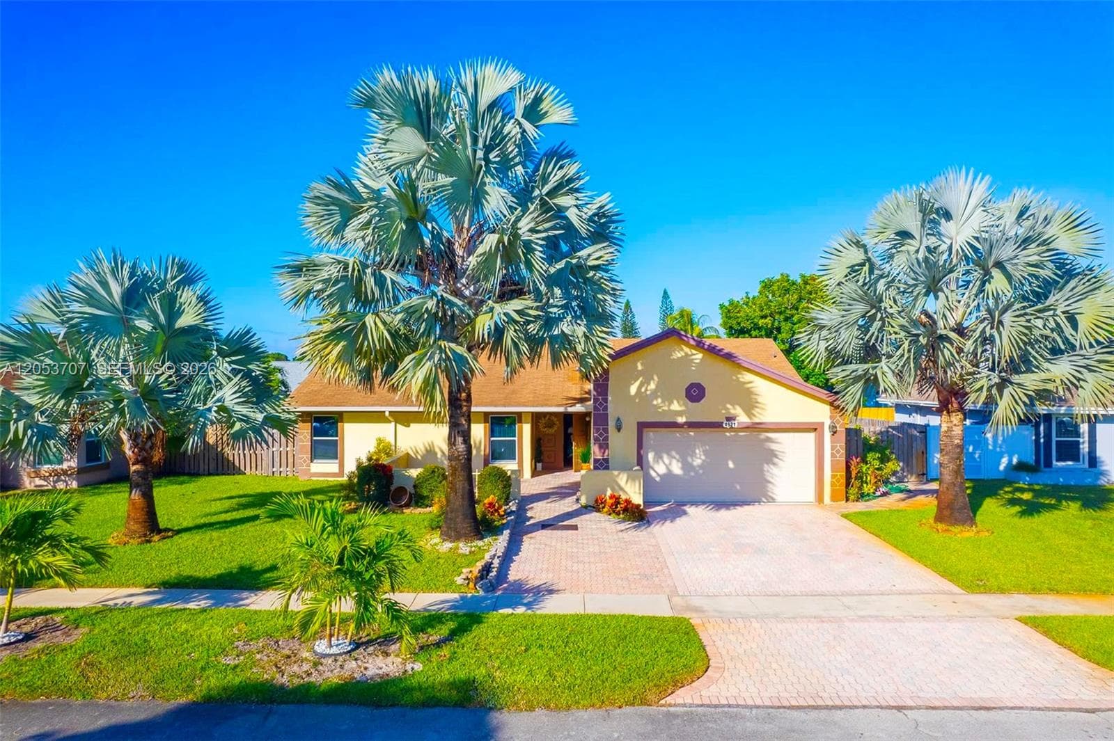 4921 NW 83rd Ave, Lauderhill, FL 33351