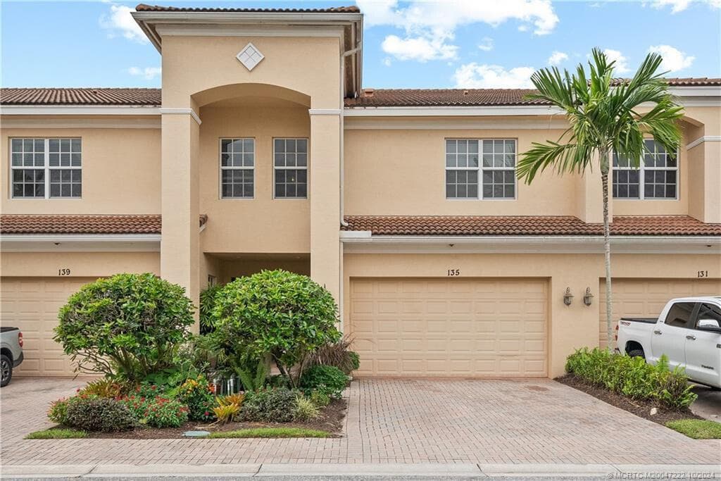 135 SW WALKING Path, Stuart, FL 34997