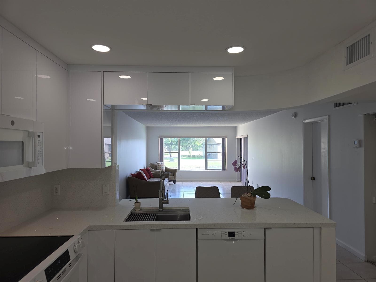 3905 N NOB HILL Road # 206, Sunrise, FL 33351