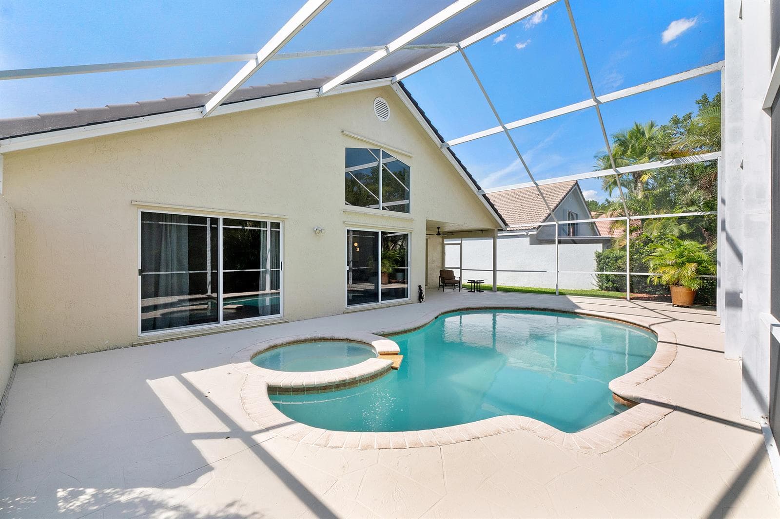 2016 Island Circle, Weston, FL 33326