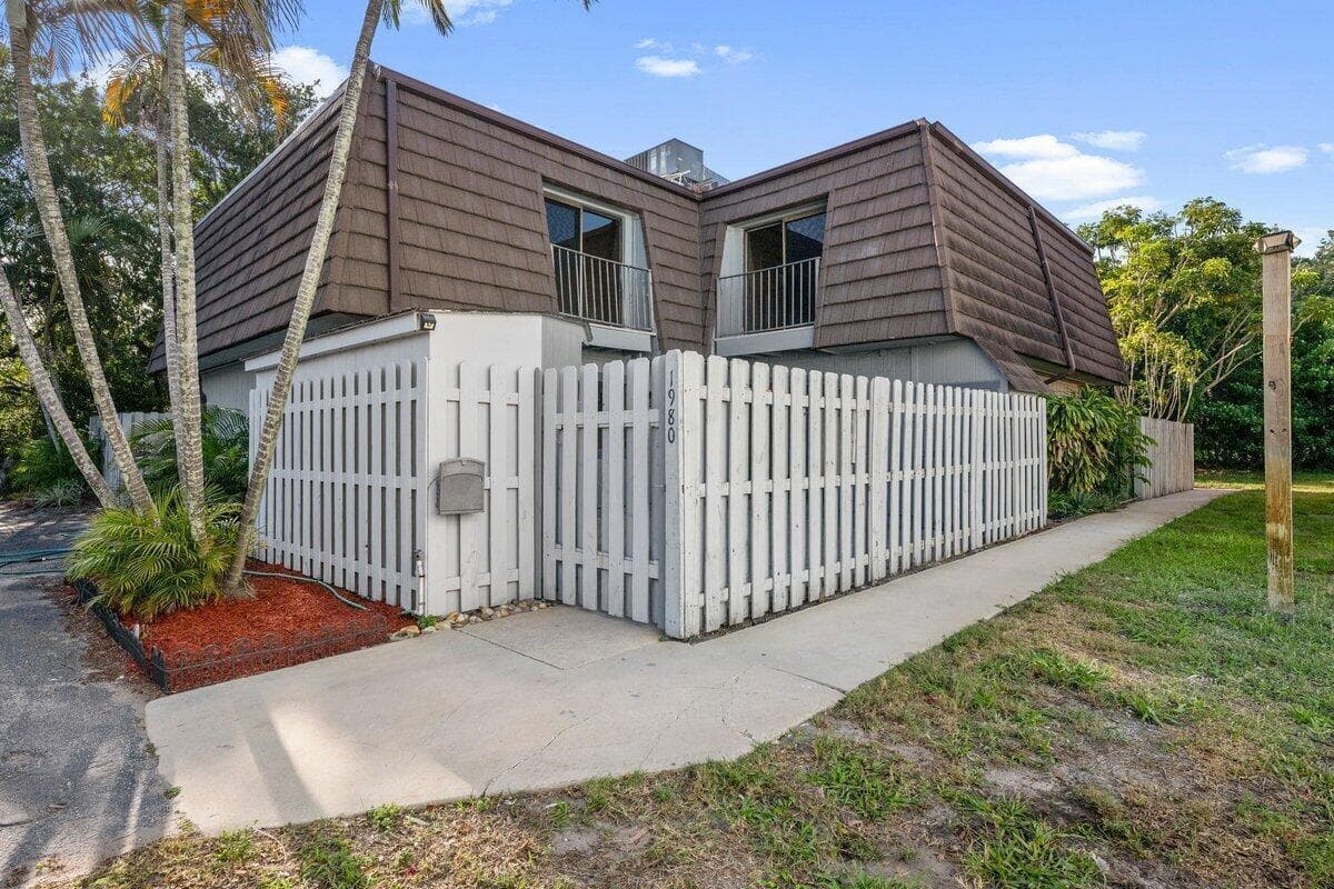 1980 NE Dixie Highway, Jensen Beach, FL 34957