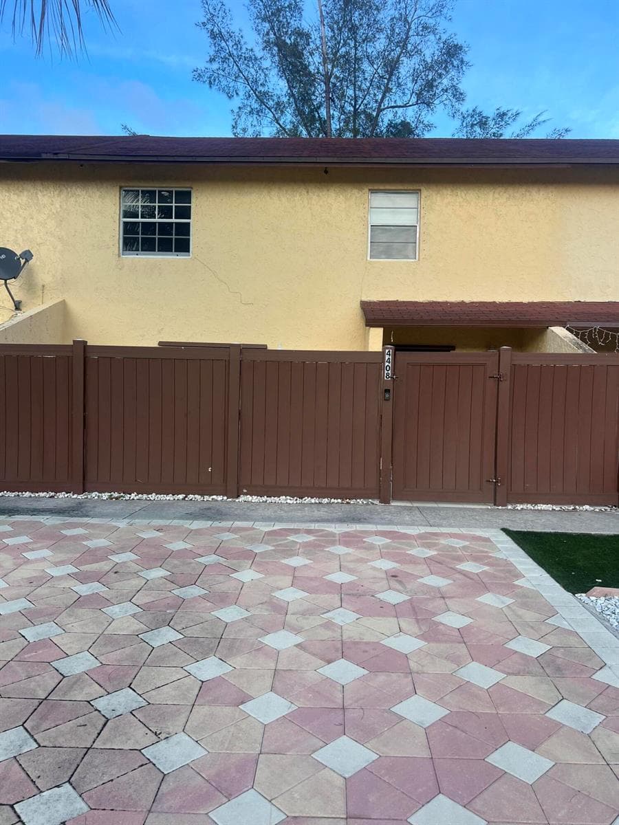 4408 NW 3RD Terrace, Deerfield Beach, FL 33064