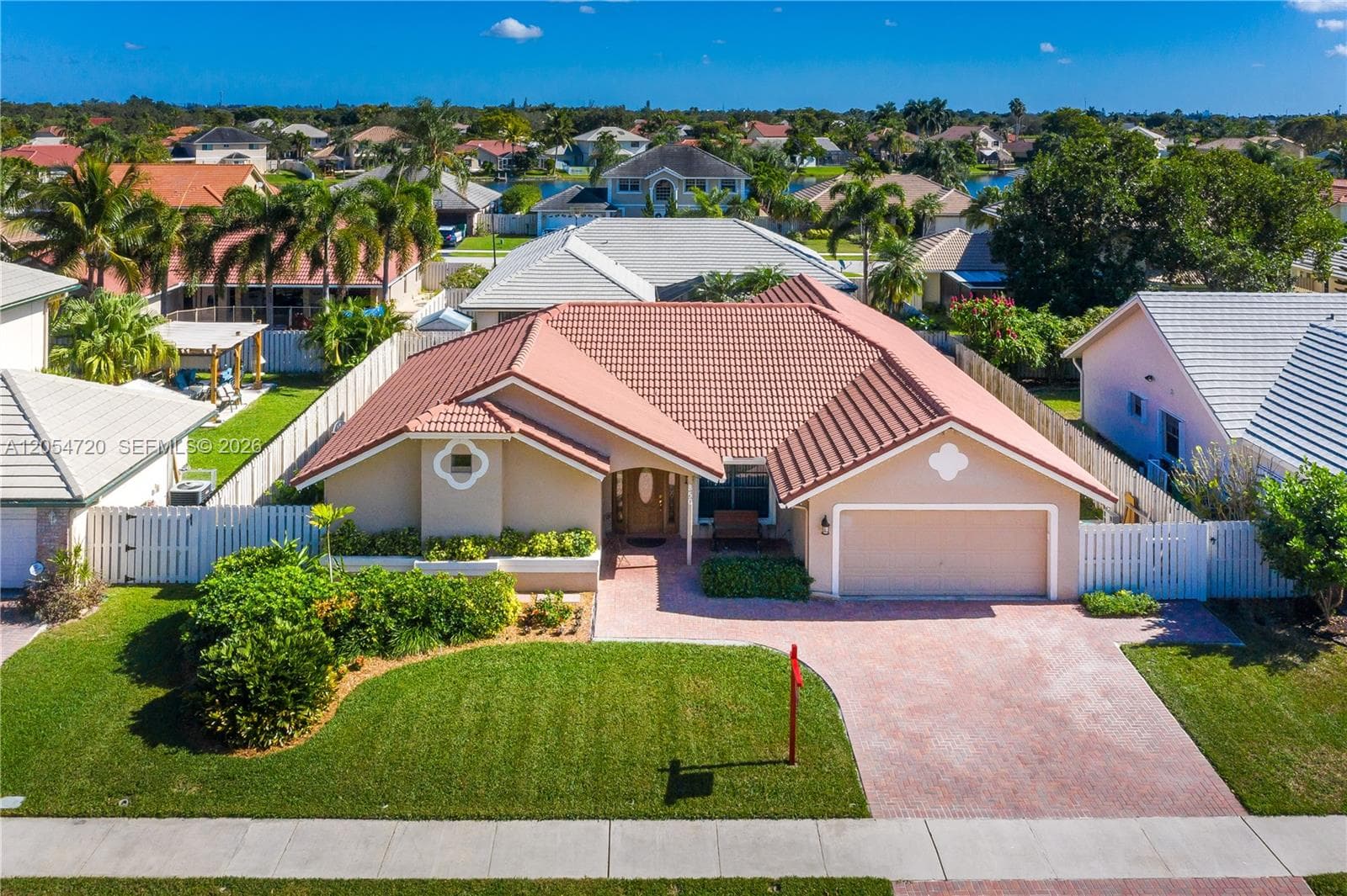 850 Amherst Ave, Davie, FL 33325