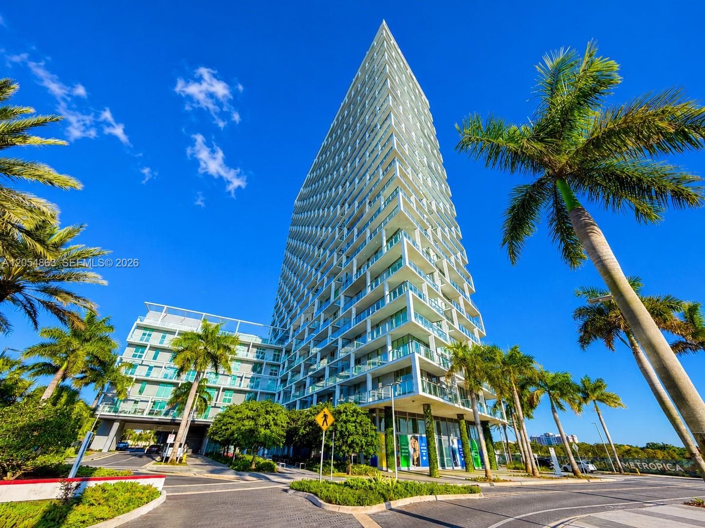 2000 METROPICA WAY # 2011, Sunrise, FL 33323