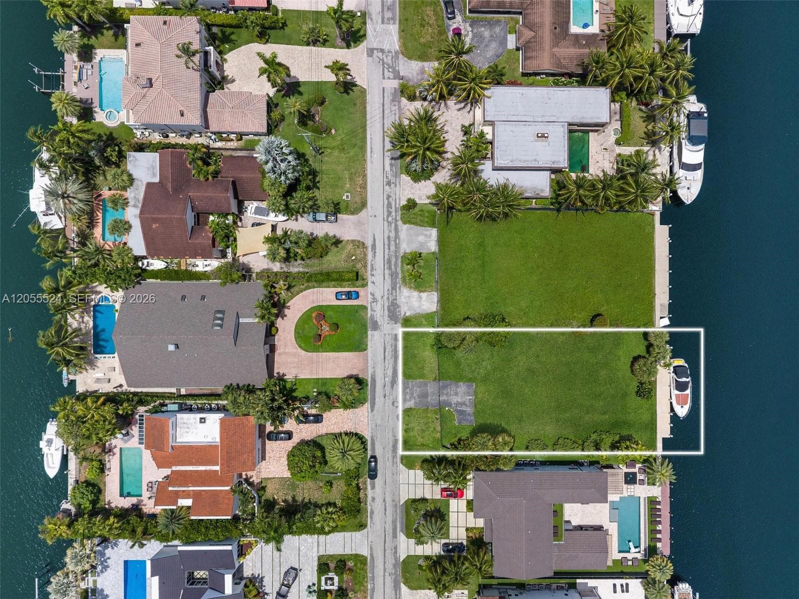460 Holiday Dr, Hallandale Beach, FL 33009