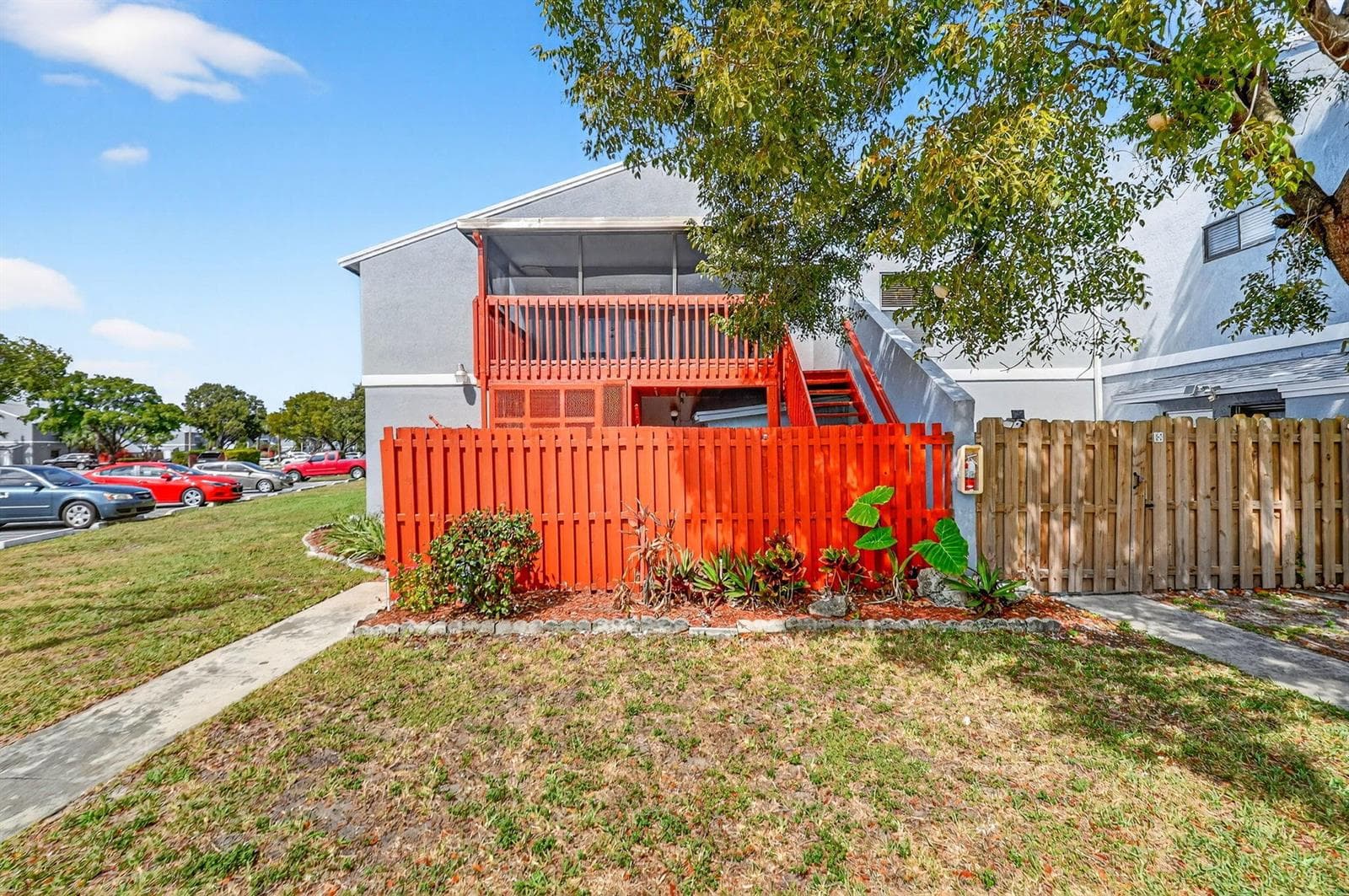 18 CROSSINGS Circle # F, Boynton Beach, FL 33435