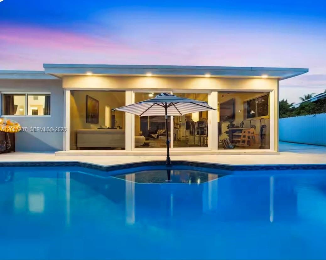 561 NE 172nd St, North Miami Beach, FL 33162