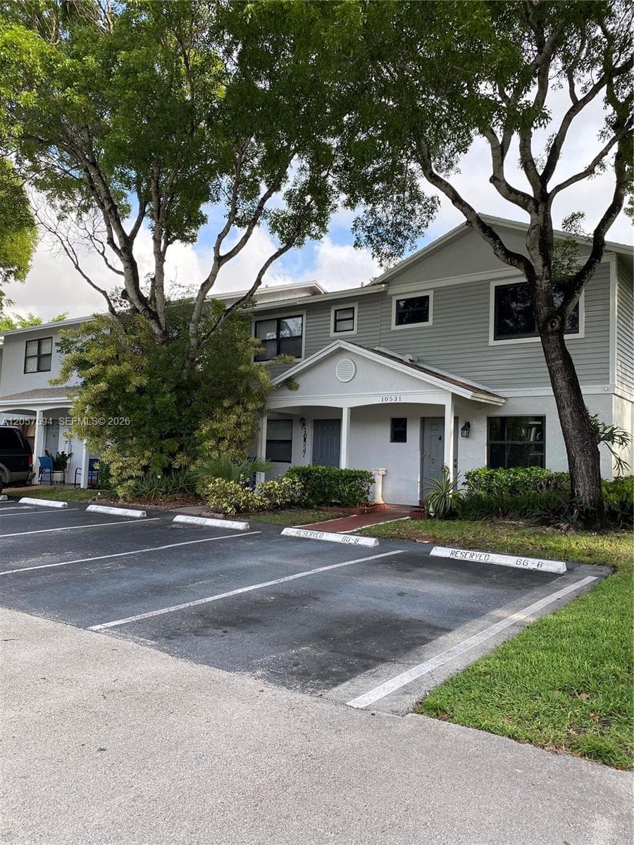 10537 NW 8th St, Pembroke Pines, FL 33026