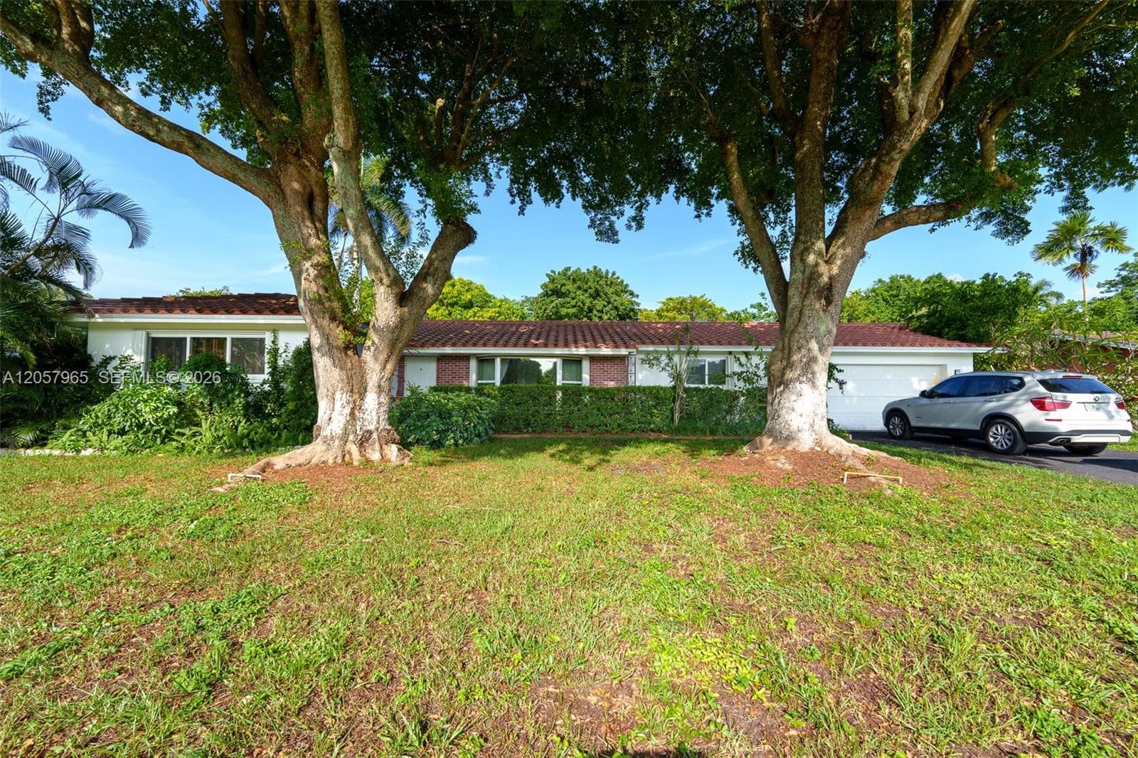 740 Ridgewood Ln, Plantation, FL 33317