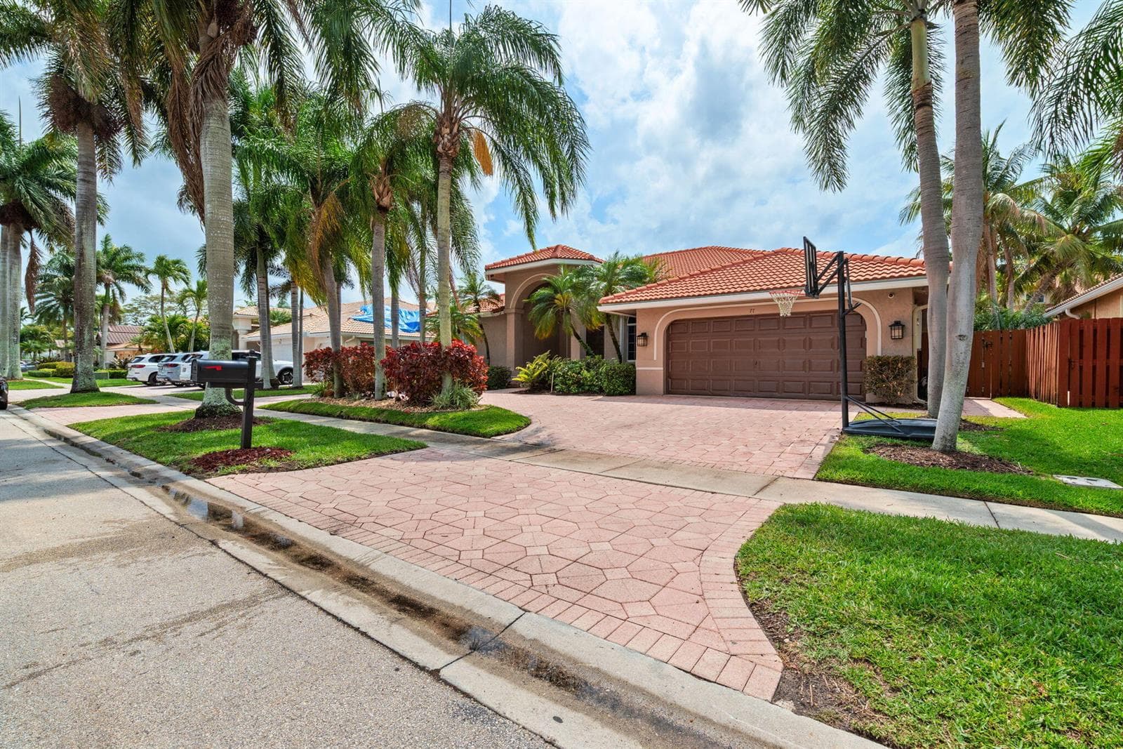 77 NW 108TH Way, Plantation, FL 33324