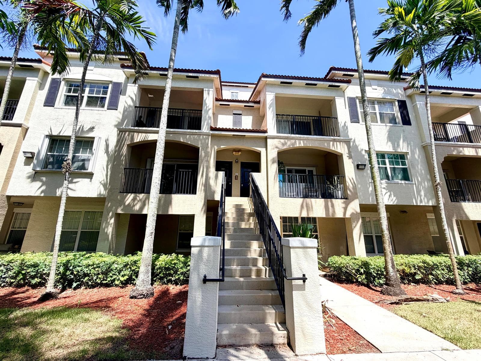 5840 W SAMPLE Road # 303, Coral Springs, FL 33067