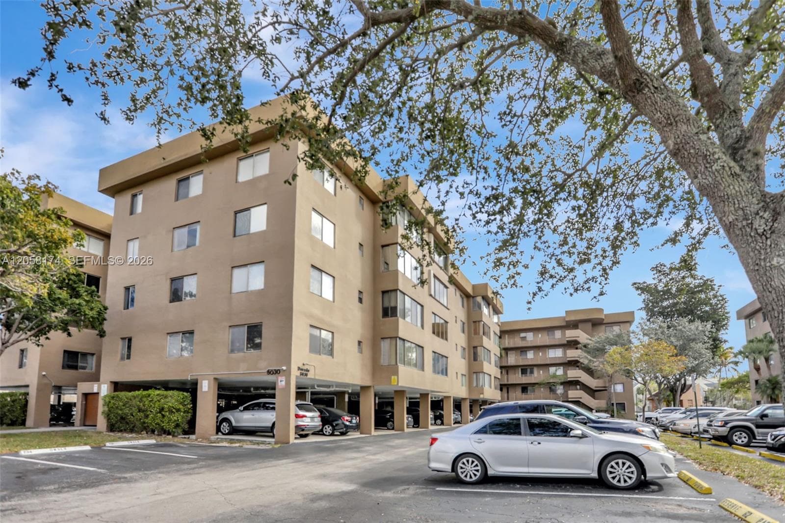 8030 Hampton Blvd # 211, North Lauderdale, FL 33068
