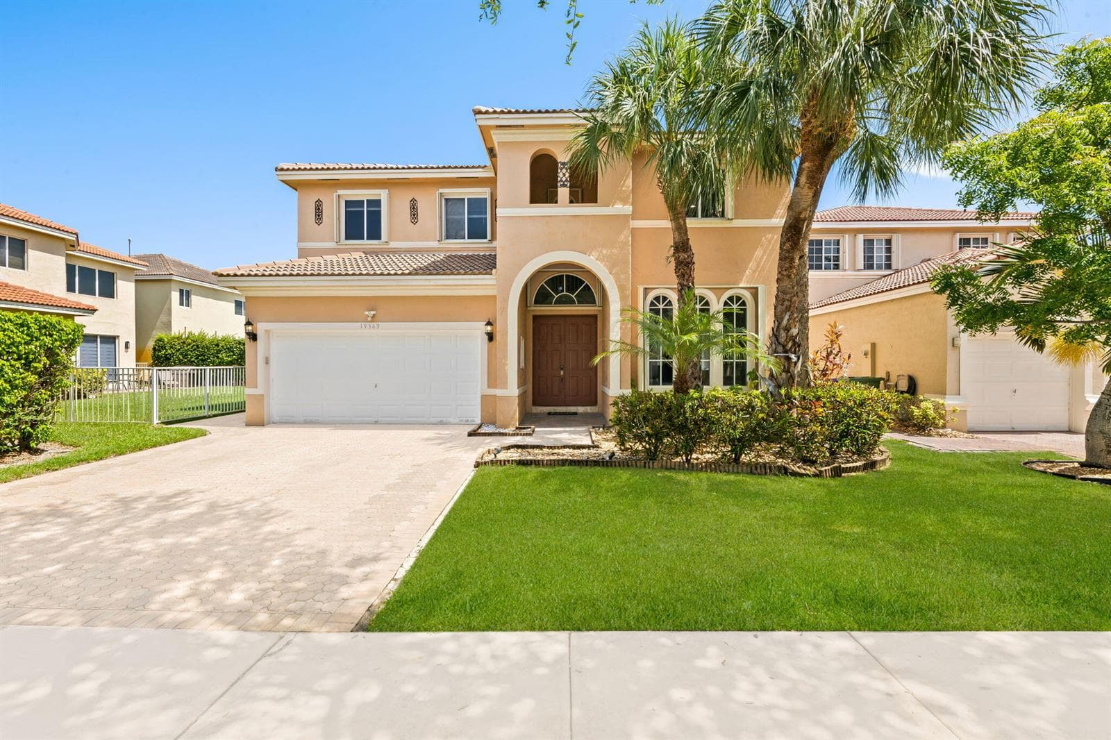 19389 SW 64th Street, Pembroke Pines, FL 33332