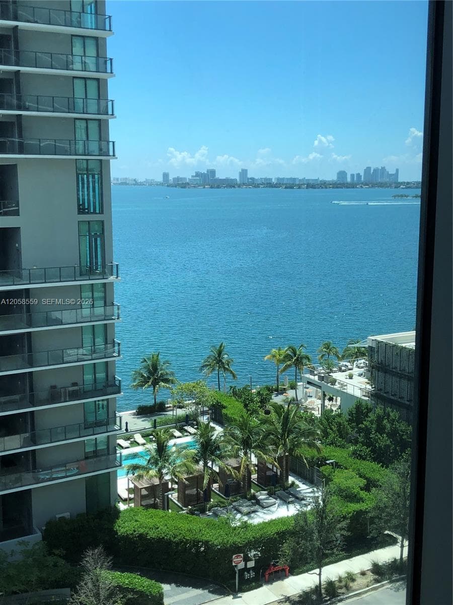 650 NE 32nd St # 908, Miami, FL 33137