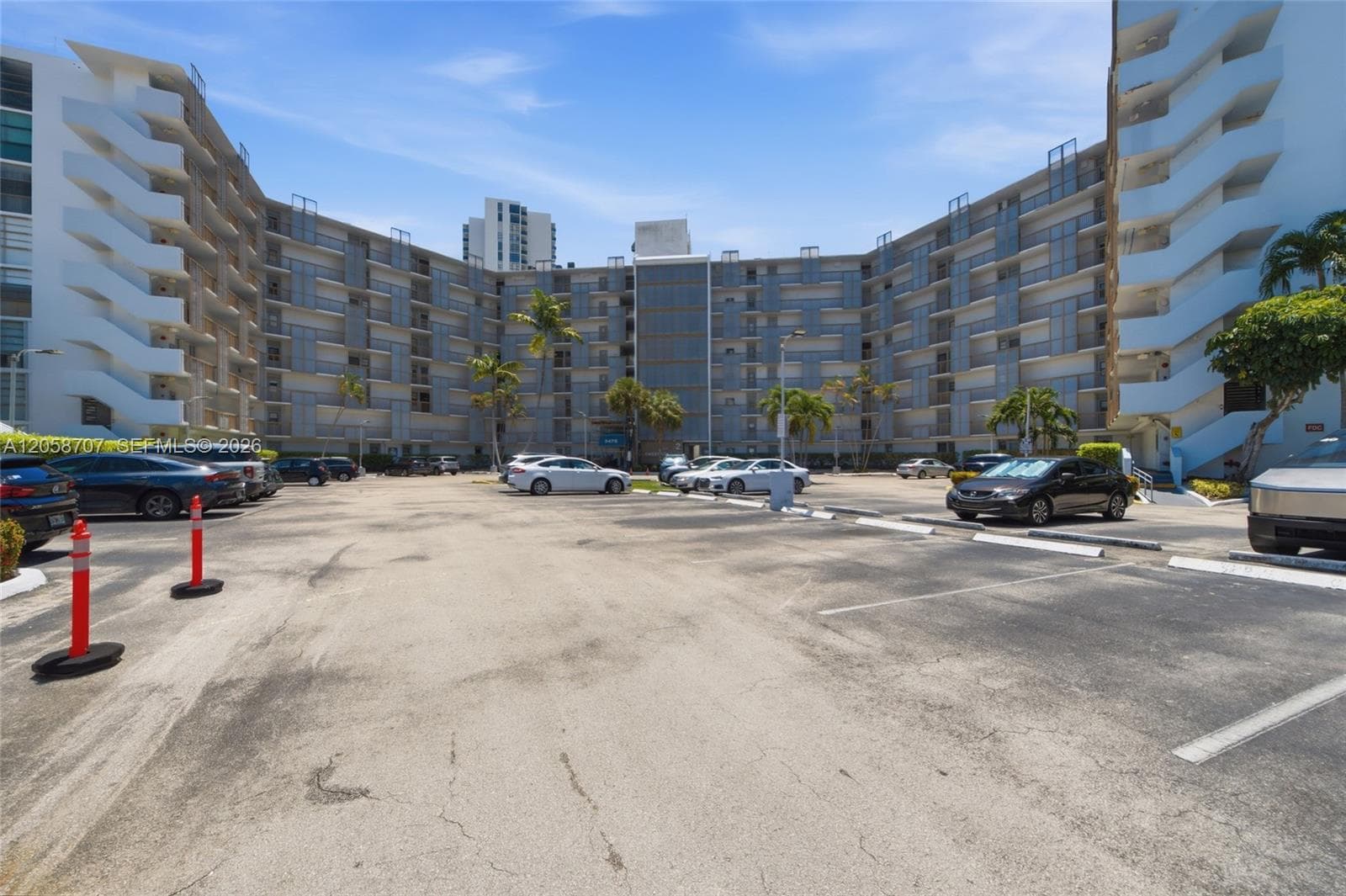 3401 N Country Club Dr # 804, Aventura, FL 33180