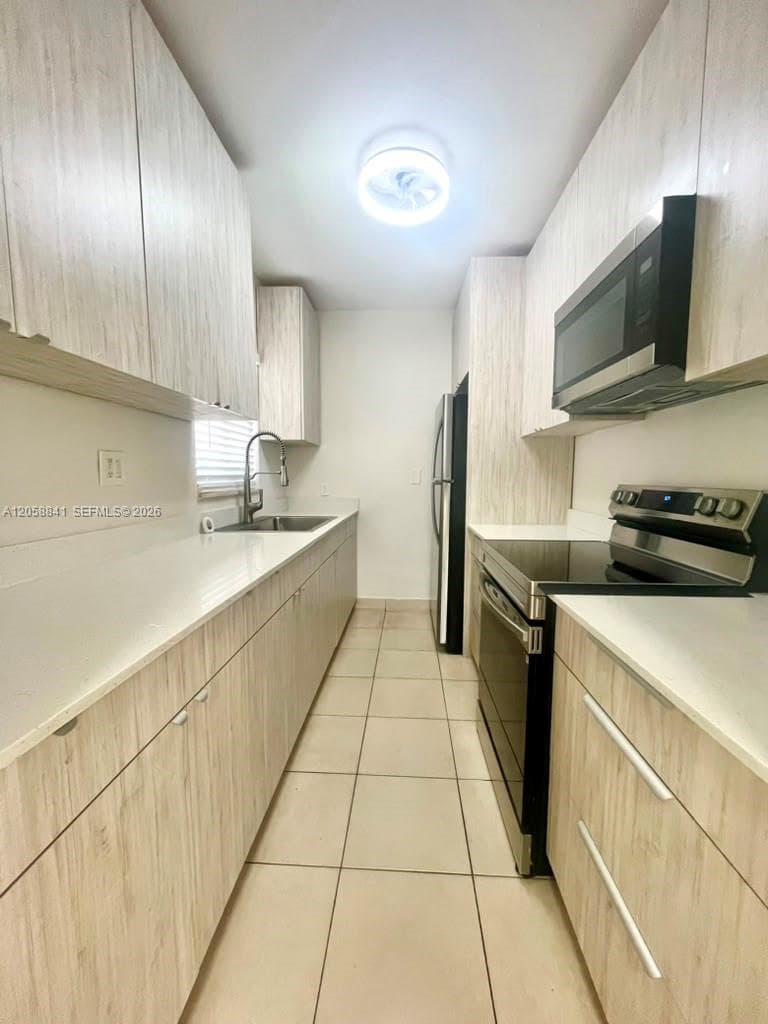 1679 NE 176 ST, North Miami Beach, FL 33162