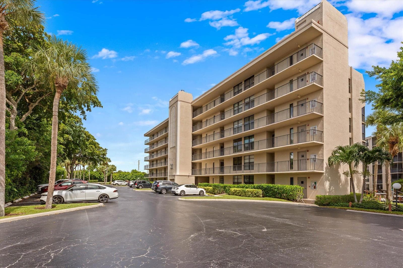 21 ROYAL PALM Way # 1050, Boca Raton, FL 33432