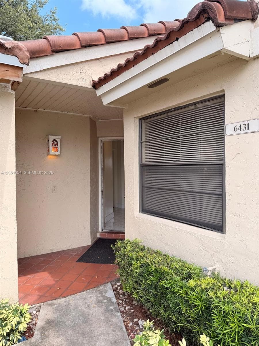 6431 NW 171st St, Hialeah, FL 33015