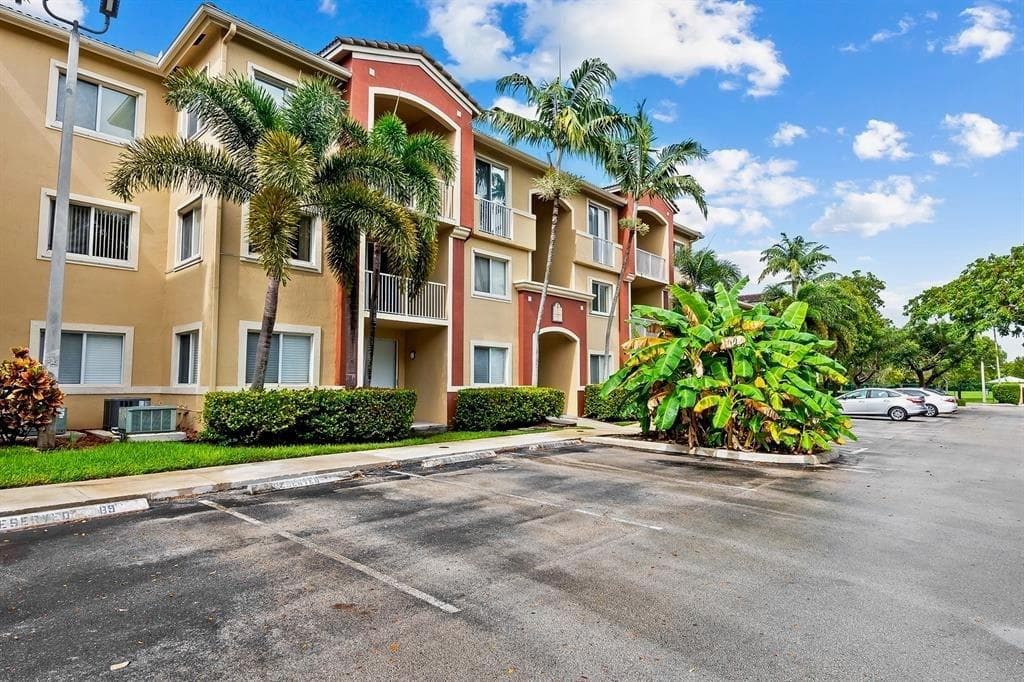 7085 NOVA Drive # 311, Davie, FL 33317