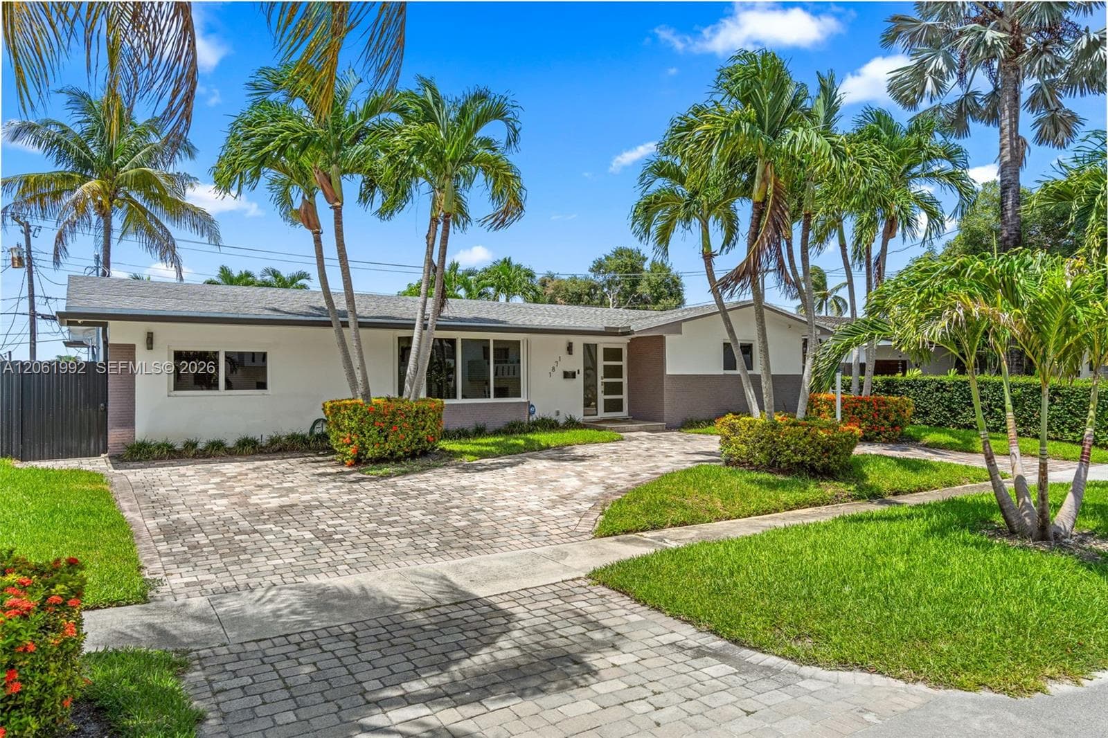 1871 NE 186th St, North Miami Beach, FL 33179