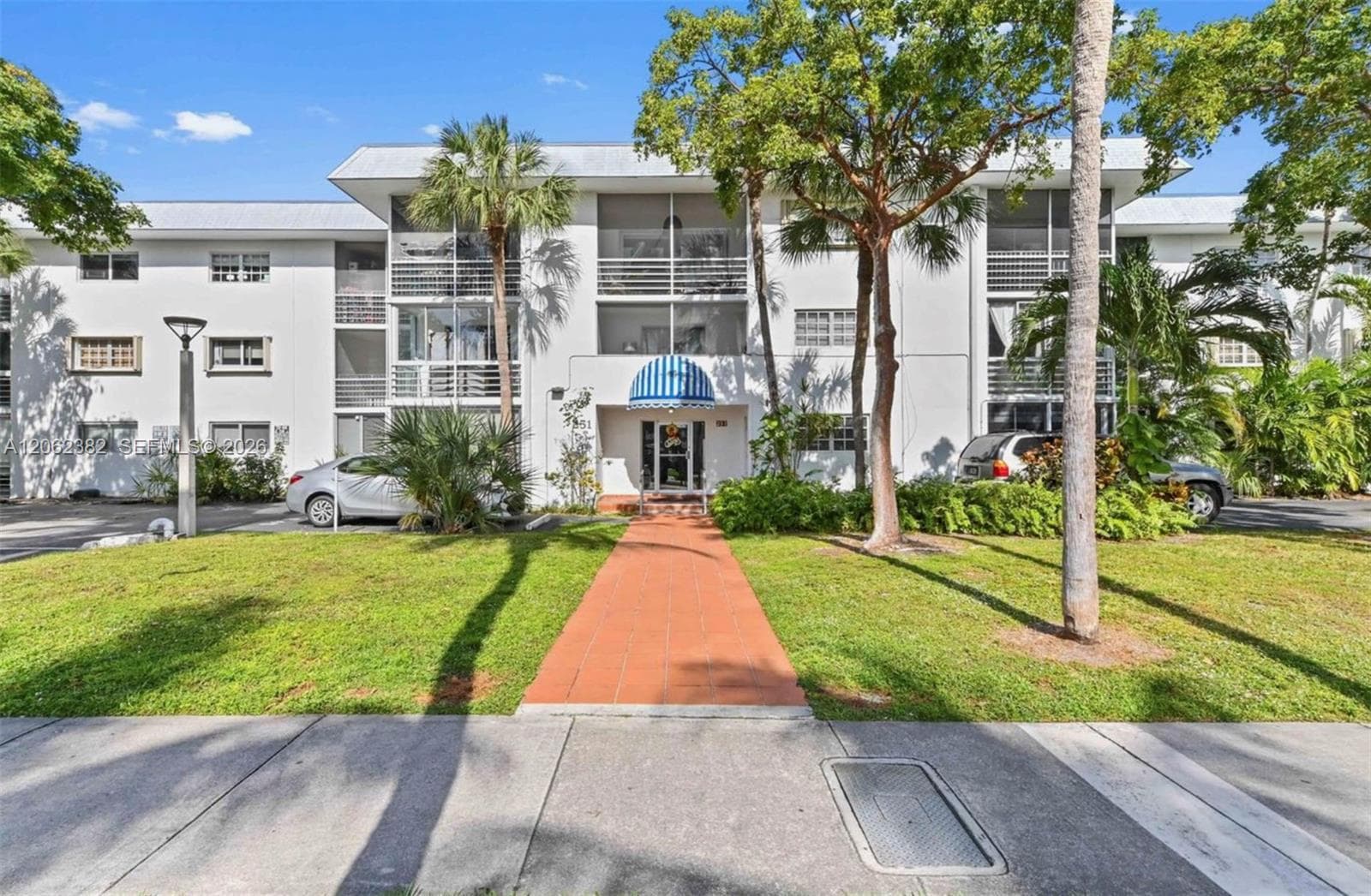 251 Galen Dr # 302, Key Biscayne, FL 33149