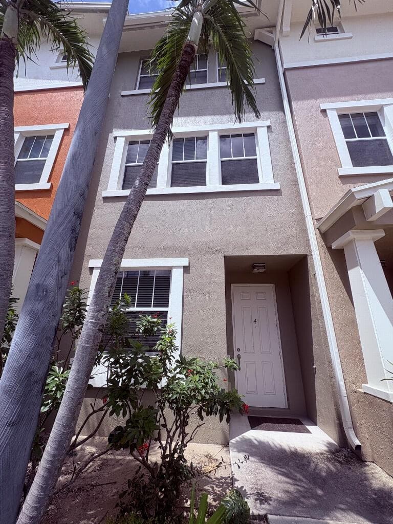1740 San Benito Way # 4, West Palm Beach, FL 33401