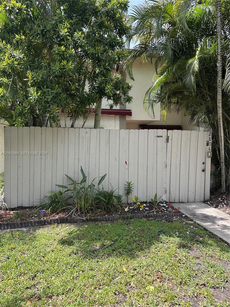 3032 S Oakland Forest Dr # 2804, Oakland Park, FL 33309