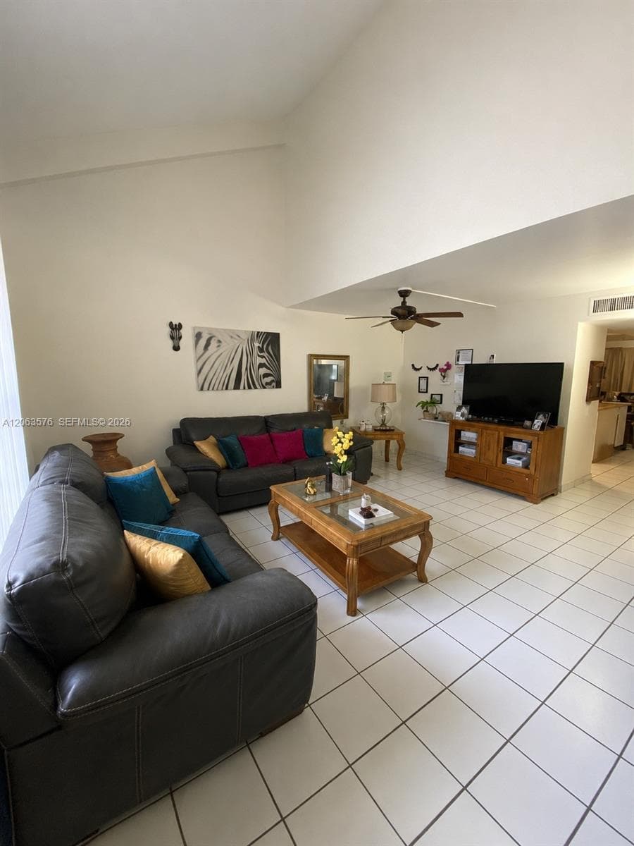 633 N University Dr # 14, Plantation, FL 33324