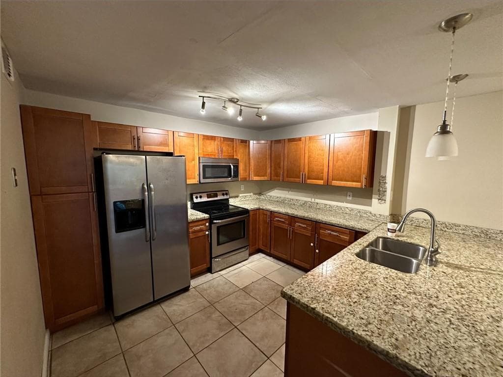 5614 BLUEBERRY Court # 173, Lauderhill, FL 33313