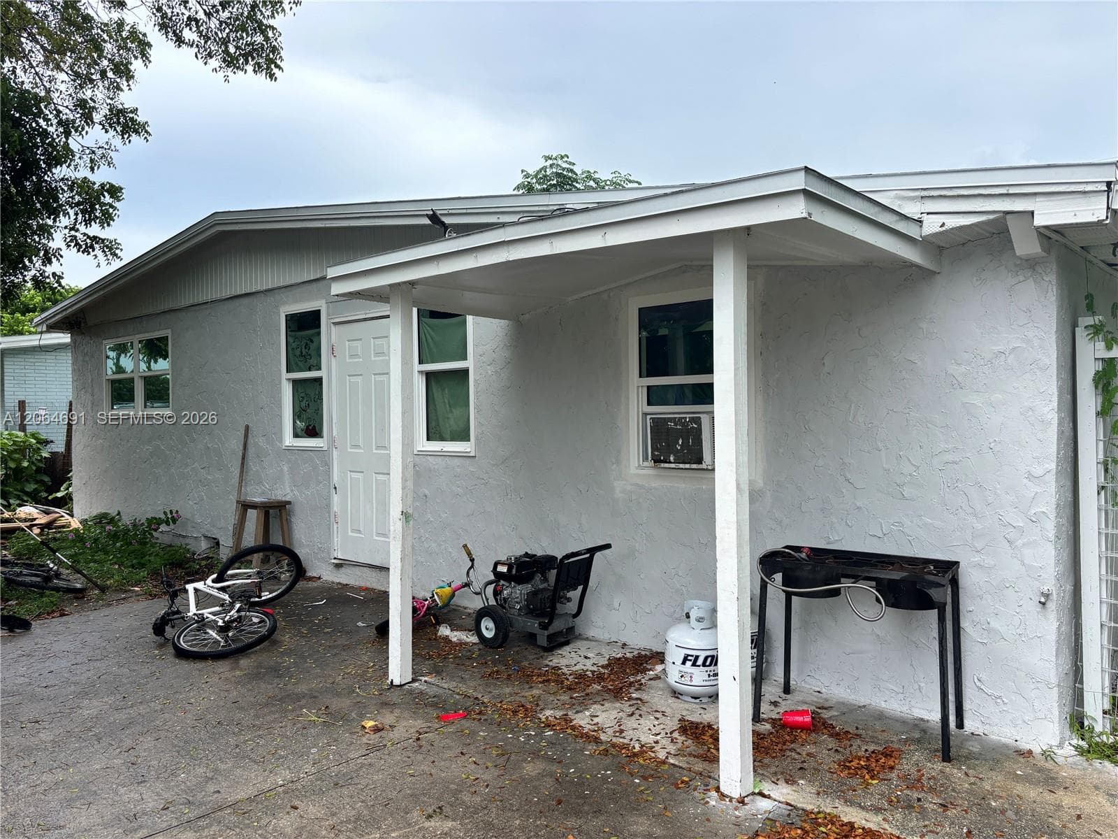 5442 Fourth Ave, Fort Myers, FL 33907