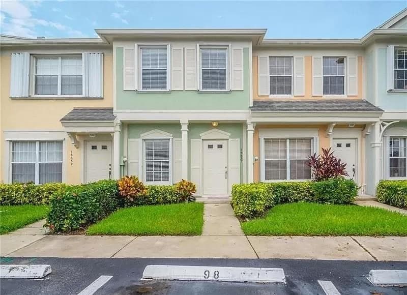 16637 HEMINGWAY Drive # 16637, Weston, FL 33326