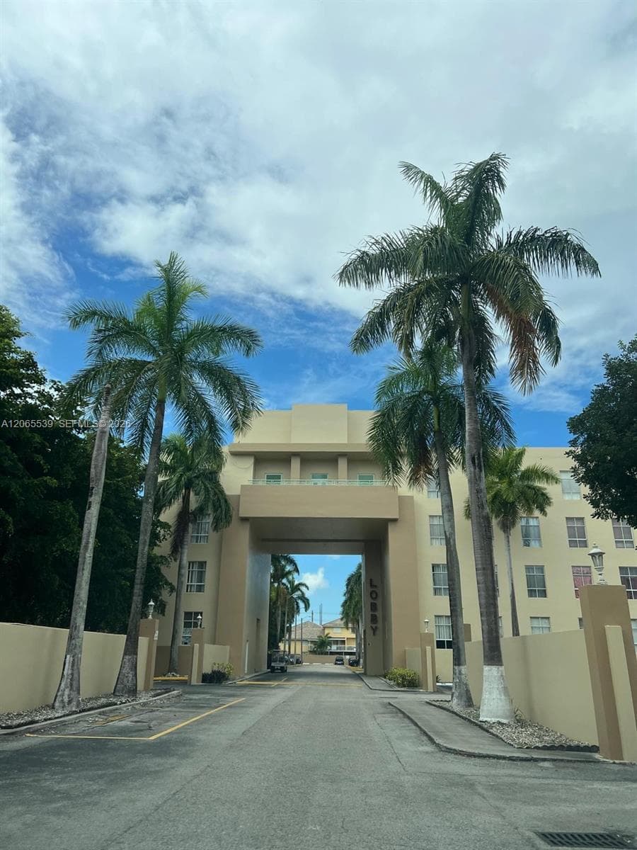 7400 W 20th Ave # 111, Hialeah, FL 33016