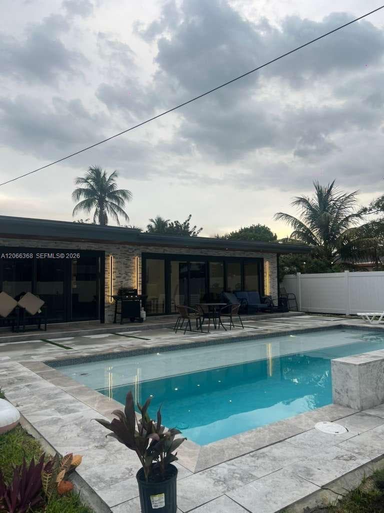 39 SE 7th St, Dania Beach, FL 33004