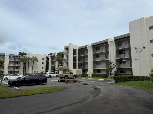 9420 Poinciana Pl # 407, Davie, FL 33324