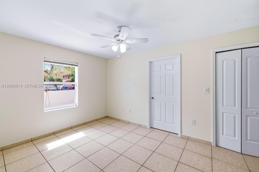 3072 NW 14th St # REAR, Miami, FL 33125